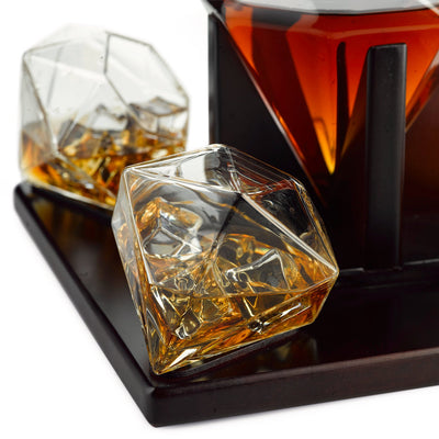 (CANADA ONLY) The Wine Savant Diamond Whiskey and Wine Decanter, Great Gift! 750ml With 4 Diamond Glasses and Beautiful Mahogany Wooden Holder Liquor, Scotch, Rum, Bourbon, Vodka, Tequila Decanter, Gifts for Dad